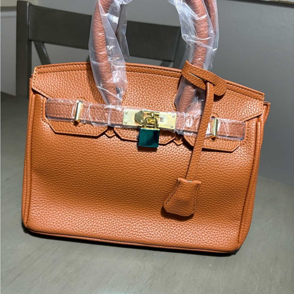 Elegant Tan vegan Leather Handbag NWT